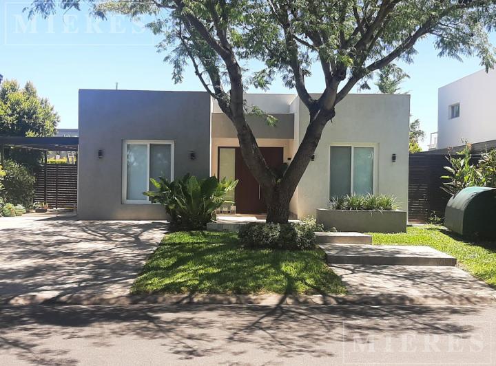 Casa · 120m² · 4 Ambientes · 2 Cocheras