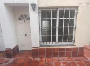 PH de 3 ambientes, Lomas de Zamora · PH Sobre La Calle Belgrano, Pleno Centro de Banfield