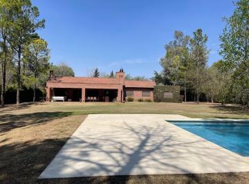 Casa · 400m² · 7 Ambientes · 4 Cocheras · Casa en Venta 3 Dorm. Villa Allende
