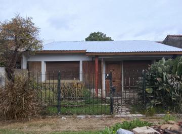 Casa · 143m² · 4 Ambientes · 2 Cocheras · Venta Casa 4 Ambientes Ituzaingo Apto Credito