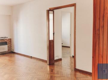 Departamento · 77m² · 3 Ambientes · Muy Lindo 3 Ambiente con Dependencia y Balcon Al Frente Super Luminoso en Caballito!