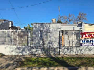 Casa de 3 ambientes, Quilmes · Casa 3 Amb. C/ Pileta de Natacion