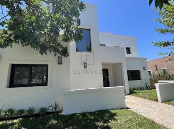 Casa · 265m² · 6 Ambientes · 2 Cocheras · Casa a La Laguna en Alquiler, Pileta. 3 Dorm.. Escritorio. Barrio Cerrado, Escobar