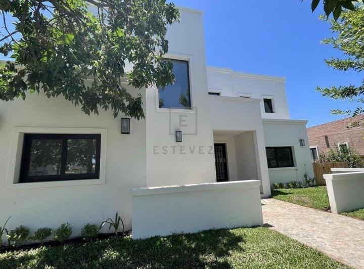 Casa · 265m² · 6 Ambientes · 2 Cocheras