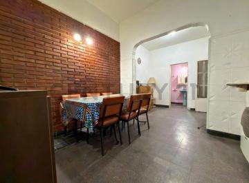 Departamento · 65m² · 5 Ambientes · Venta | Departamento de 2 Dorm. con Patio (A Reciclar) en Echesortu, Rosario