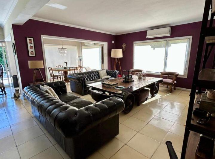 Casa · 276m² · 9 Ambientes · 2 Cocheras