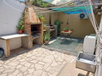 Casa · 274m² · 9 Ambientes · 1 Cochera · Venta Casa Multifamiliar Saavedra Terraza/parrilla
