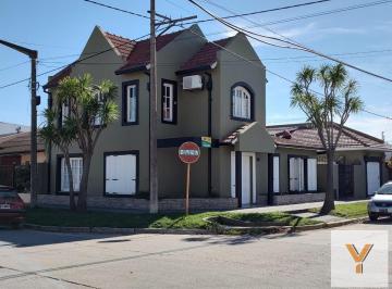 Casa · 220m² · 4 Ambientes · 1 Cochera · Casa en Venta - 3 Dorm. 3 Baños 1 Cochera - 300 m² - Necochea