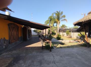 Casa · 150m² · 4 Ambientes · 3 Cocheras · Venta Casa Amplia con Parque en Zona Tranquila