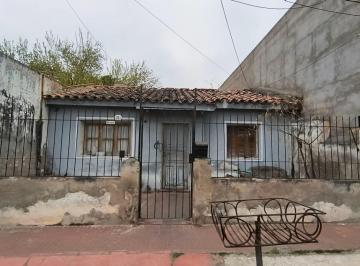 Casa · 200m² · 4 Ambientes · Casa en Venta a Reciclar Zona Macrocentro Norte