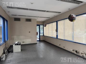 Local comercial · 79m² · Venta Local Mataderos S/ Av Alberdi en Esquina
