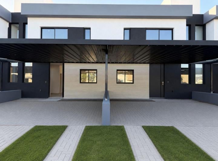 Casa · 150m² · 5 Ambientes · 2 Cocheras