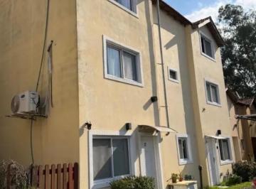 Casa · 109m² · 4 Ambientes · 1 Cochera · Triplex en Alquiler en Jardines de Escobar