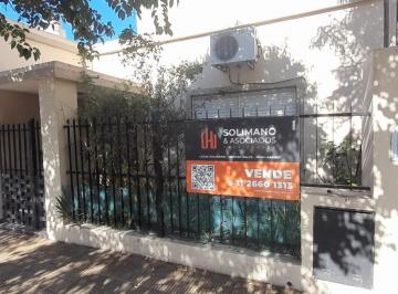 Casa · 75m² · 2 Ambientes · 1 Cochera · Venta Martínez, Casa Una Planta, Entrada de Auto y Pequeño Jardín con Parrilla.