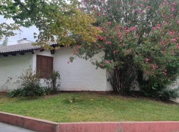 Casa · 204m² · 8 Ambientes · 2 Cocheras · Cocucci Inmobiliaria Vende Casa en Godoy Cruz