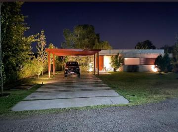 Casa · 197m² · 4 Ambientes · 2 Cocheras · Casa en Venta La Candida Club de Campo