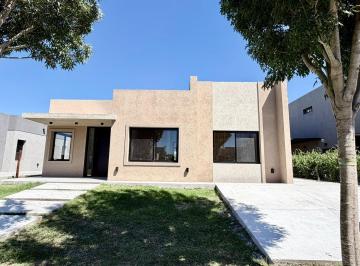 Casa · 149m² · 5 Ambientes · Casa en Alquiler en Santo Tomas, Derqui, Pilar