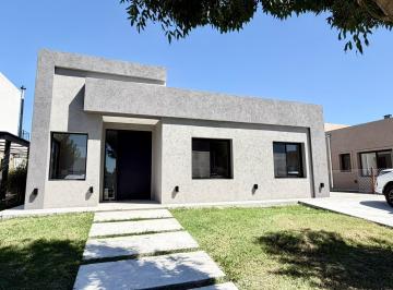 Casa · 149m² · 5 Ambientes · Casa en Alquiler en Santo Tomas, Derqui, Pilar