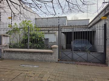 Casa · 450m² · 5 Ambientes · 2 Cocheras · Casa 2 Familias en Excelente Ubicación Banfield Oeste