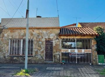 Casa · 134m² · 3 Ambientes · 2 Cocheras · Venta, Casa, Castelar Norte, 3 Ambientes y Dependencias