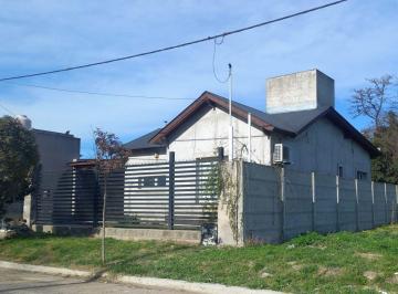 Casa · 80m² · 3 Ambientes · 1 Cochera · Casa 3 Ambientes Zona Residencial Azul en Venta