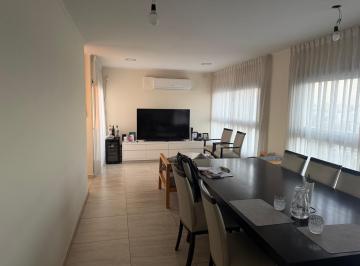 Departamento · 190m² · 5 Ambientes · 2 Cocheras · Departamento Tres Dorm. de Categoría