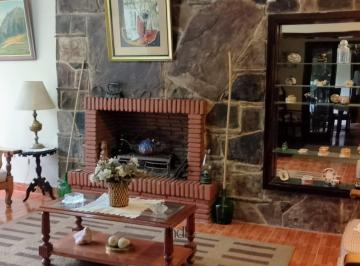 Casa · 347m² · 10 Ambientes · 2 Cocheras · Casa Venta 4 Dorm. 3 Baños Cochera Cubierta 1336 m² de Lote