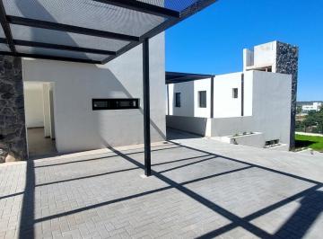 Casa · 130m² · 4 Ambientes · 2 Cocheras · Duplex 3 Dorm. en Housing! a Estrenar!