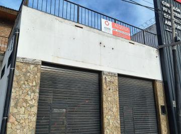 Local comercial de 3 ambientes, La Plata · 520 E/152 y 152 Bis - Local/galpón en Alquiler de 140 m² Cubiertos