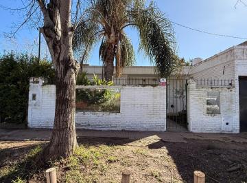 Casa · 75m² · 3 Ambientes · 3 Cocheras · Casa en Venta con Patio en Beccar, San Isidro