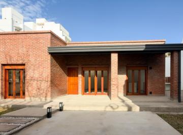 PH · 80m² · 6 Ambientes · 1 Cochera · Casa en PH en Venta de 2 Dorm. con Cochera en La Plata