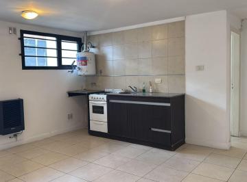 PH · 42m² · 2 Ambientes · 1 Cochera · PH en Pompeya
