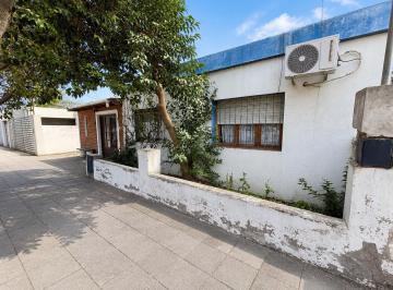 Casa · 169m² · 7 Ambientes · 1 Cochera · Venta Casa + Departamento en Wilde 1355