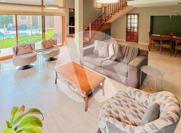 Casa · 700m² · 6 Ambientes · 2 Cocheras · Casa en Venta Club Privado Loma Verde Quincho y Piscina Climatizada