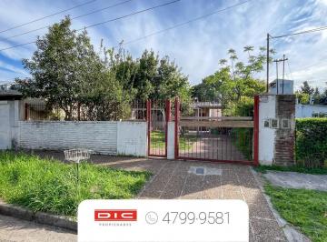 Casa · 111m² · 4 Ambientes · 2 Cocheras · Chalet 2 Dorm. Venta - Olivos - Uzal/panam.