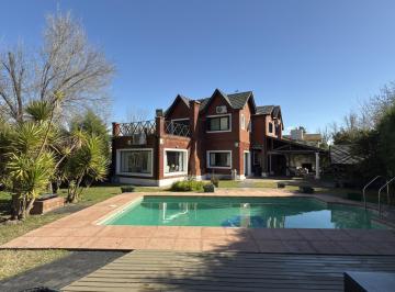 Casa · 280m² · 5 Ambientes · 4 Cocheras · Casa en La Masia