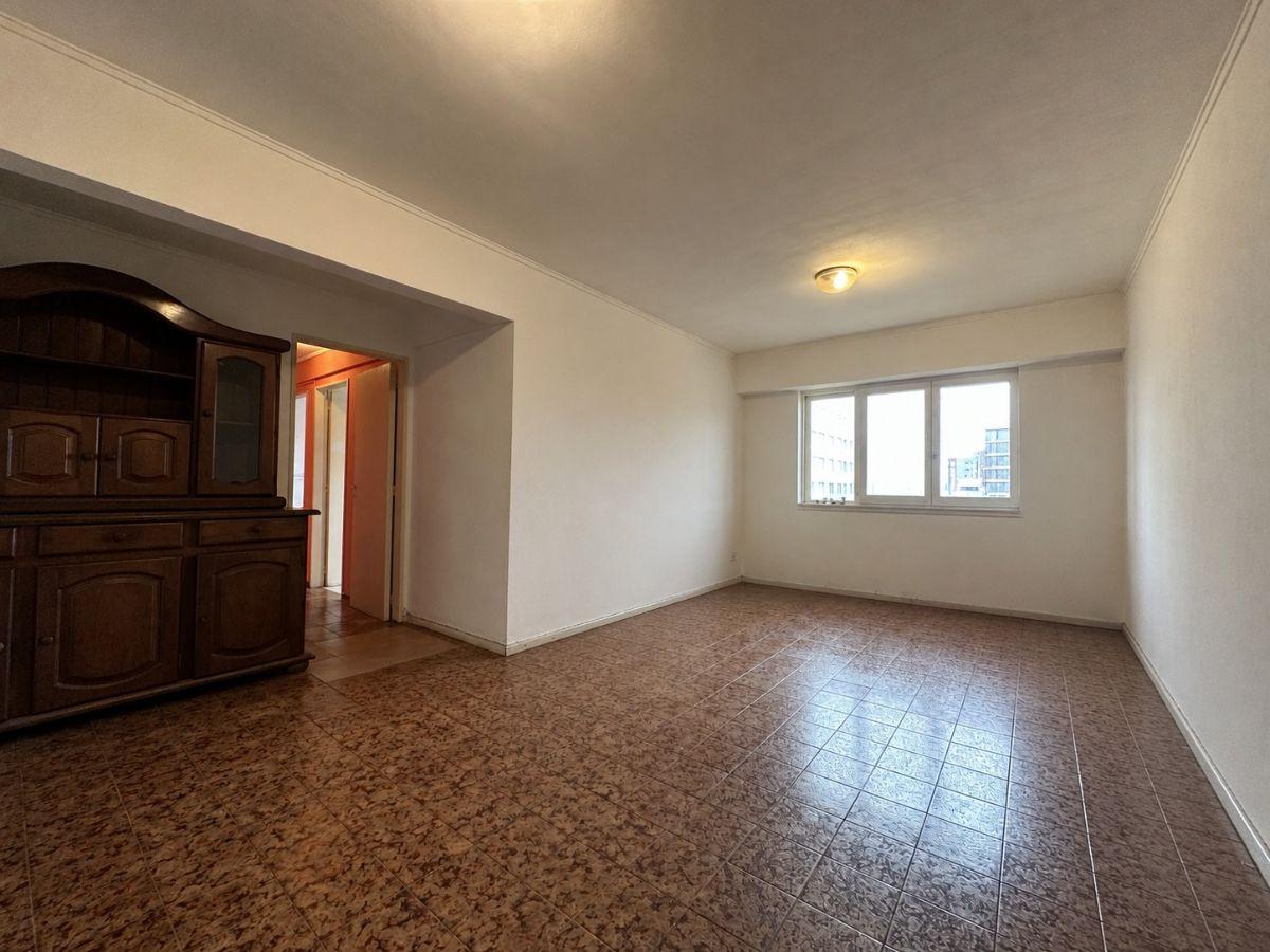 Departamento 3 ambientes en chauvín. Larrea 3183