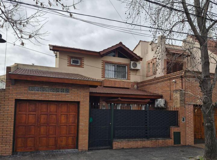 Casa · 110m² · 5 Ambientes · 1 Cochera