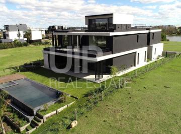 Casa · 432m² · 9 Ambientes · 4 Cocheras · Casa a La Laguna en Virazón