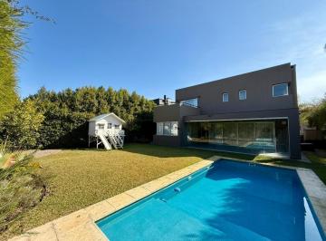 Casa · 260m² · 6 Ambientes · 1 Cochera · Casa en Alquiler en Los Alisos Nordelta