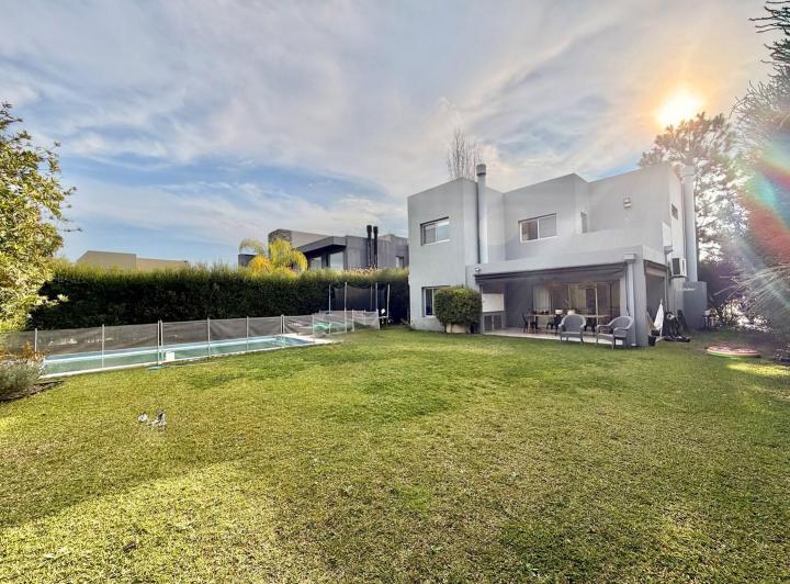 Casa · 166m² · 4 Ambientes · 1 Cochera