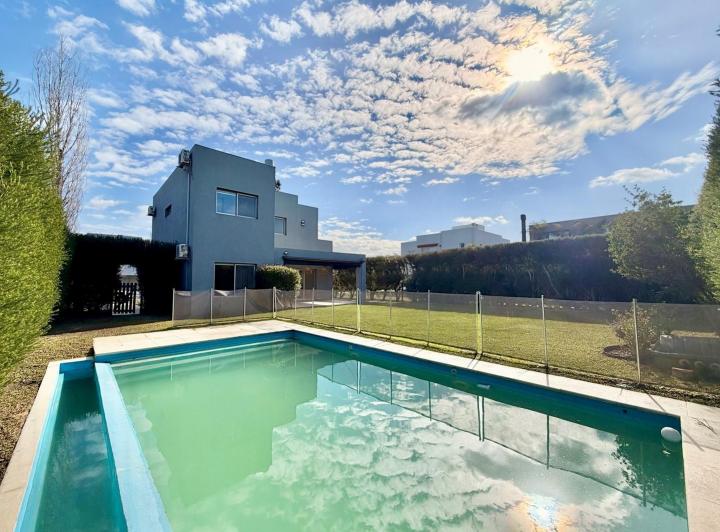 Casa · 166m² · 4 Ambientes · 1 Cochera