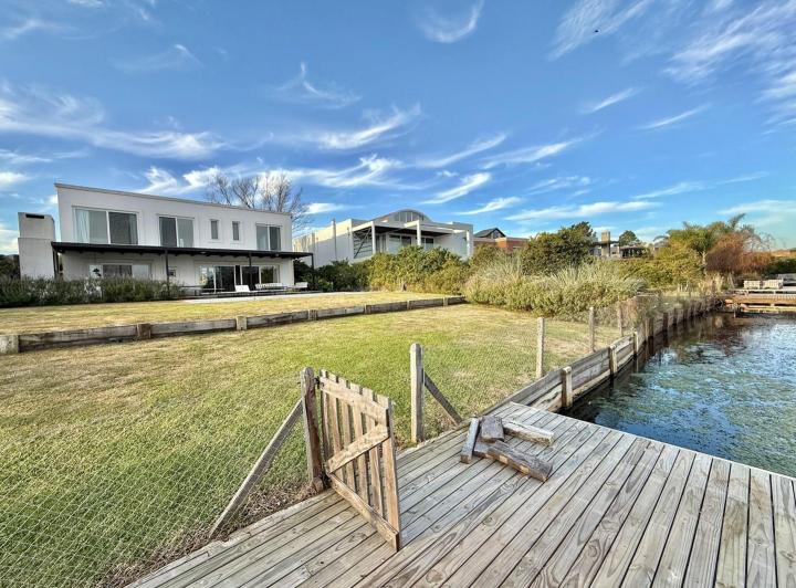 Casa · 359m² · 8 Ambientes · 1 Cochera