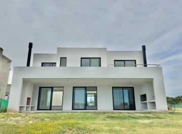 Casa · 223m² · 5 Ambientes · 1 Cochera · Casa a La Laguna en Venta en Santa Ana Villanueva