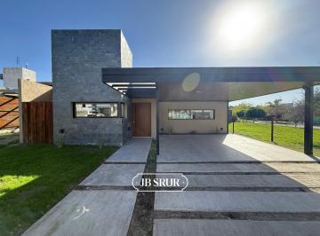 Casa · 532m² · 5 Ambientes · 2 Cocheras · Casa en Venta de 3 Dorm. a Estrenar en Las Cañitas Barrio Privado