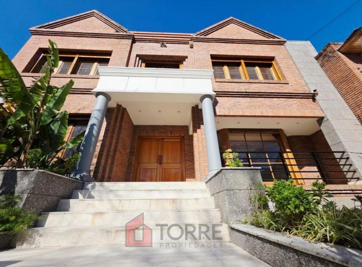 Casa · 560m² · 6 Ambientes · 2 Cocheras