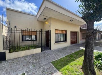 Casa · 150m² · 3 Ambientes · 3 Cocheras · Casa 3 Ambientes en Villa Luzuriaga
