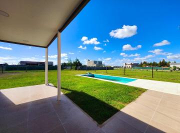 Casa · 180m² · 4 Ambientes · 4 Cocheras · Venta Casa San Sebastian 4 Ambientes Escriturada
