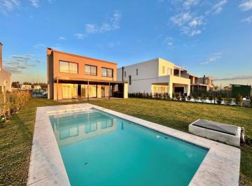 Casa · 187m² · 4 Ambientes · 1 Cochera · Casa en Venta en Carpinchos, Nordelta
