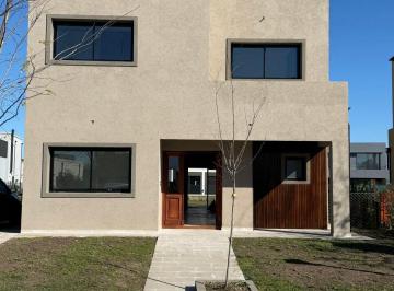 Casa de 6 ambientes, Pilar · Hermosa Casa a Estrenar de 6 Ambientes